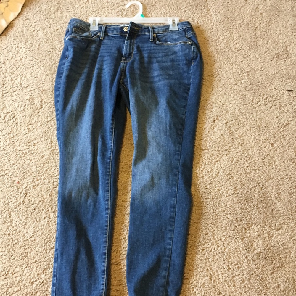 Mid rise skinny jeans